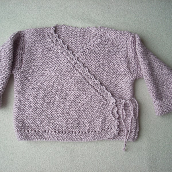 Gilet cache-coeur en coton bio mauve,  tricoté main, pour bébé taille 1 an.