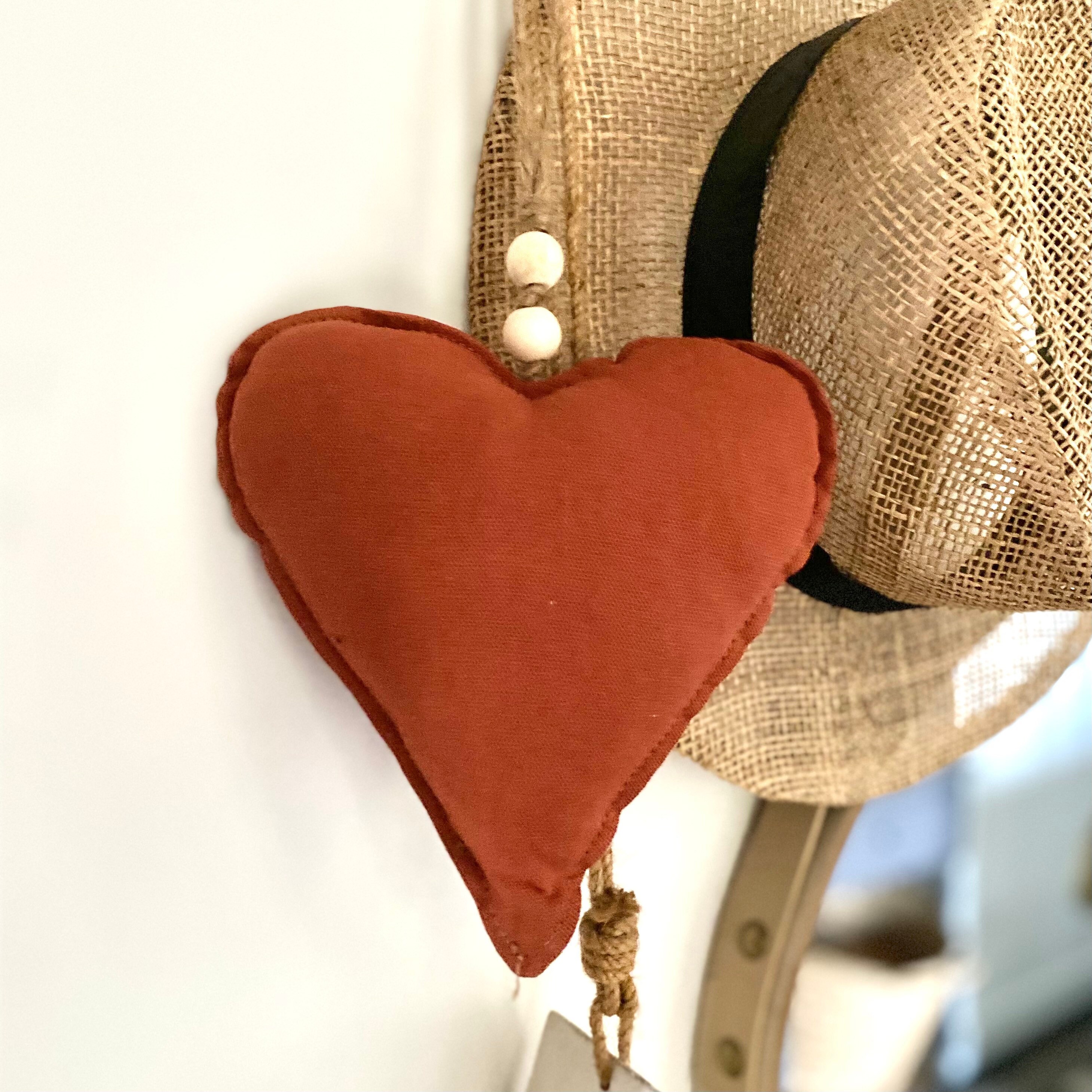 Coeur en Coton de Couleur Brique à Accrocher, Corde Jute et Boule Bois Naturel