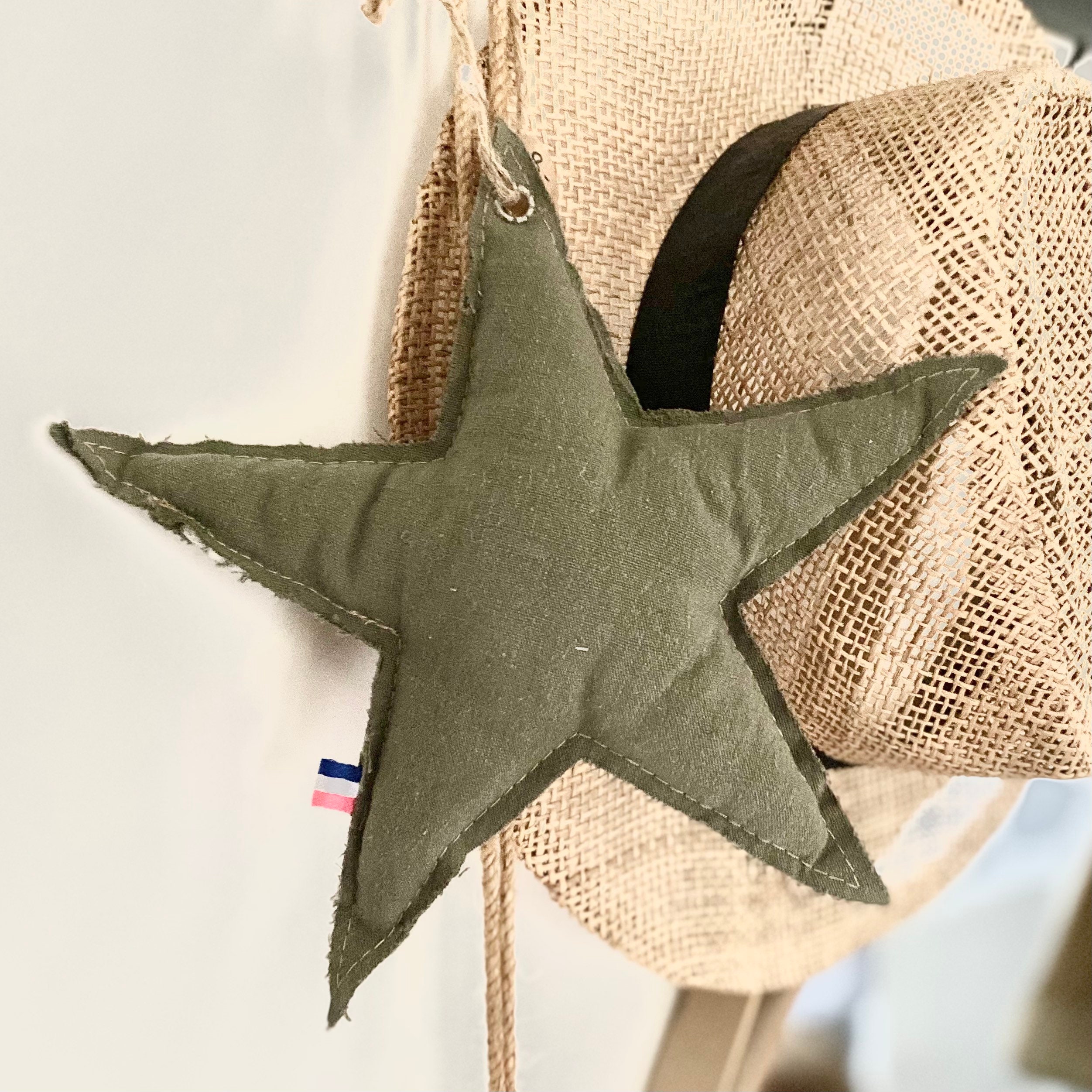 Étoile Décorative en Lin Kaki à Suspendre Aux Poignées de Meubles, Portes, Fenêtres.