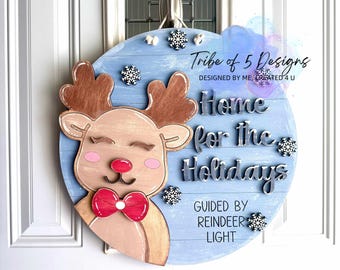 Huis voor de feestdagen deur Hanger plank sitter Svg | Rendieren deur Hanger plank SItter borden Svg | Kerst voordeur Hanger borden Svg |