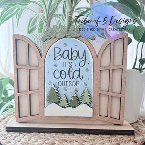 Supports d&#39;étagère interchangeables Svg | Insert interchangeable pour plateau de table | bébé il fait froid dehors Svg | Signes d&#39;hiver Svg |  Panneau interchangeable