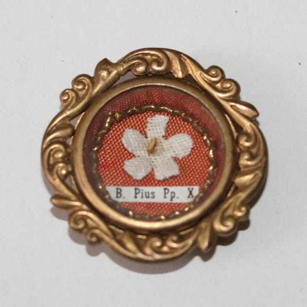 A Religious Relic pendant locket Pius