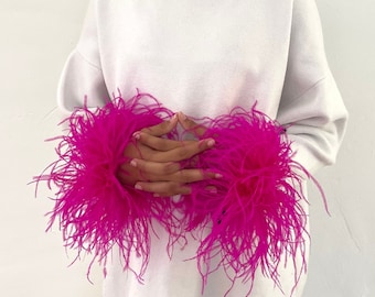 Magenta strutsfjäderarmband: Justerbara rosa fjäderarmband
