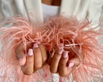 Laxrosa strutsfjäderarmband: Handgjorda fluffiga armband