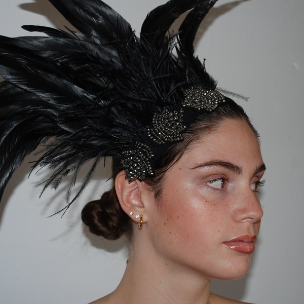 Coiffe mascarade latérale, pièce de tête en plumes extravagante, couronne de tête, accessoires burlesques.