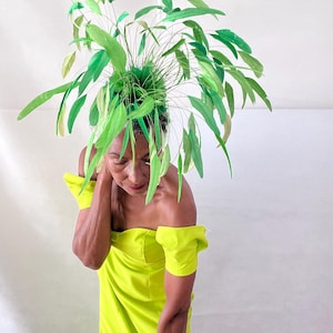 Statement Green Long Feather Fascinator, Long Feather Hat, Green Wedding Hat, Long Feather Stunning Event Head Wear, Ascot Hat.
