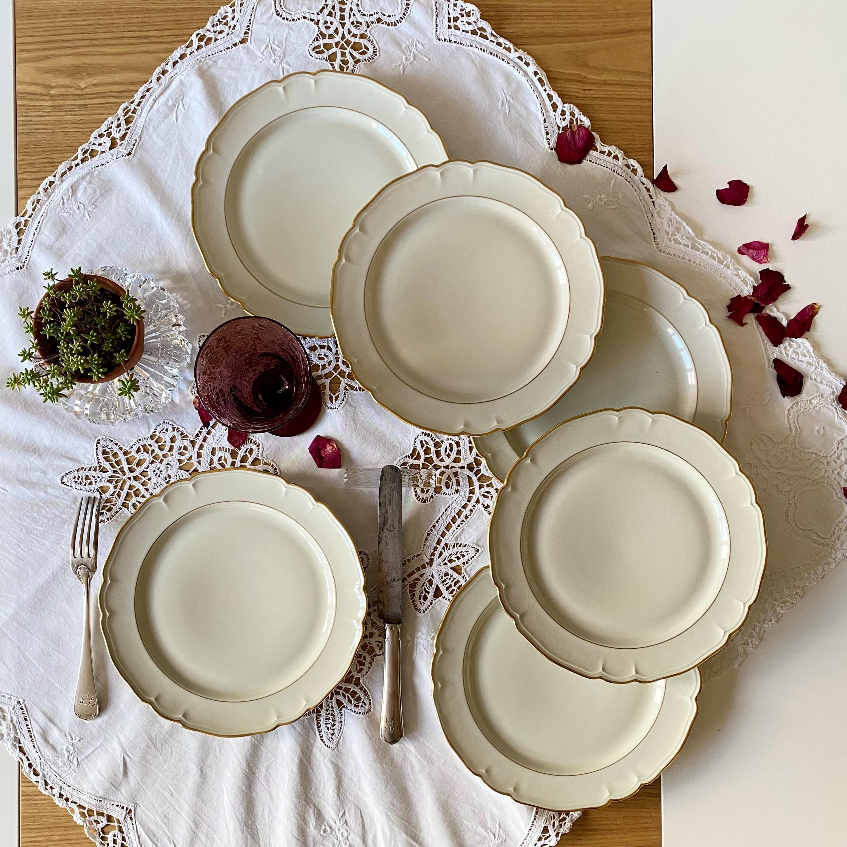 Paire d'assiettes à dessert vintage fleuries liseré doré porcelaine