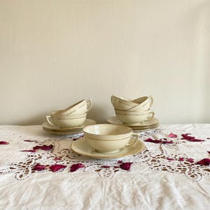 Set of 6 fine porcelain coffee and tea cups from the Limoges royal factory, vintage tableware decoration