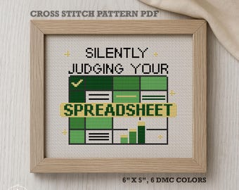 Patrón de punto de cruz "Hoja de cálculo que juzga en silencio" - Divertida decoración de oficina, humor sarcástico (PDF)