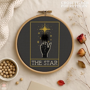 Subversive Tarot Karte Der Stern – Kreuzstich PDF, sarkastische schwarze Ästhetik Witchy Tarot Stickdatei Mittelfinger Humor