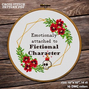 Padrão de ponto cruz emocionalmente ligado a um personagem fictício – Bordado literário engraçado em PDF – Citação floral de caveira, Citação picante de leitor ávido