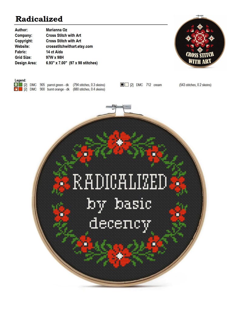 Pode incluir: Um bastidor de bordado em ponto cruz com as palavras "RADICALIZED by basic decency" em branco sobre um fundo preto, rodeado por flores vermelhas e folhas verdes. O desenho est&aacute; num bastidor de madeira.