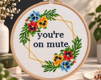 Padrão de ponto cruz em PDF "Você está no mudo". Decoração com humor sarcástico para o escritório. Frase engraçada para o ambiente de trabalho.