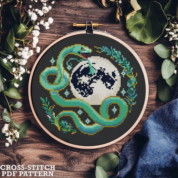 蛇と月のクロスステッチパターン - 神秘的な蛇の刺繍（PDF） - Etsy 日本