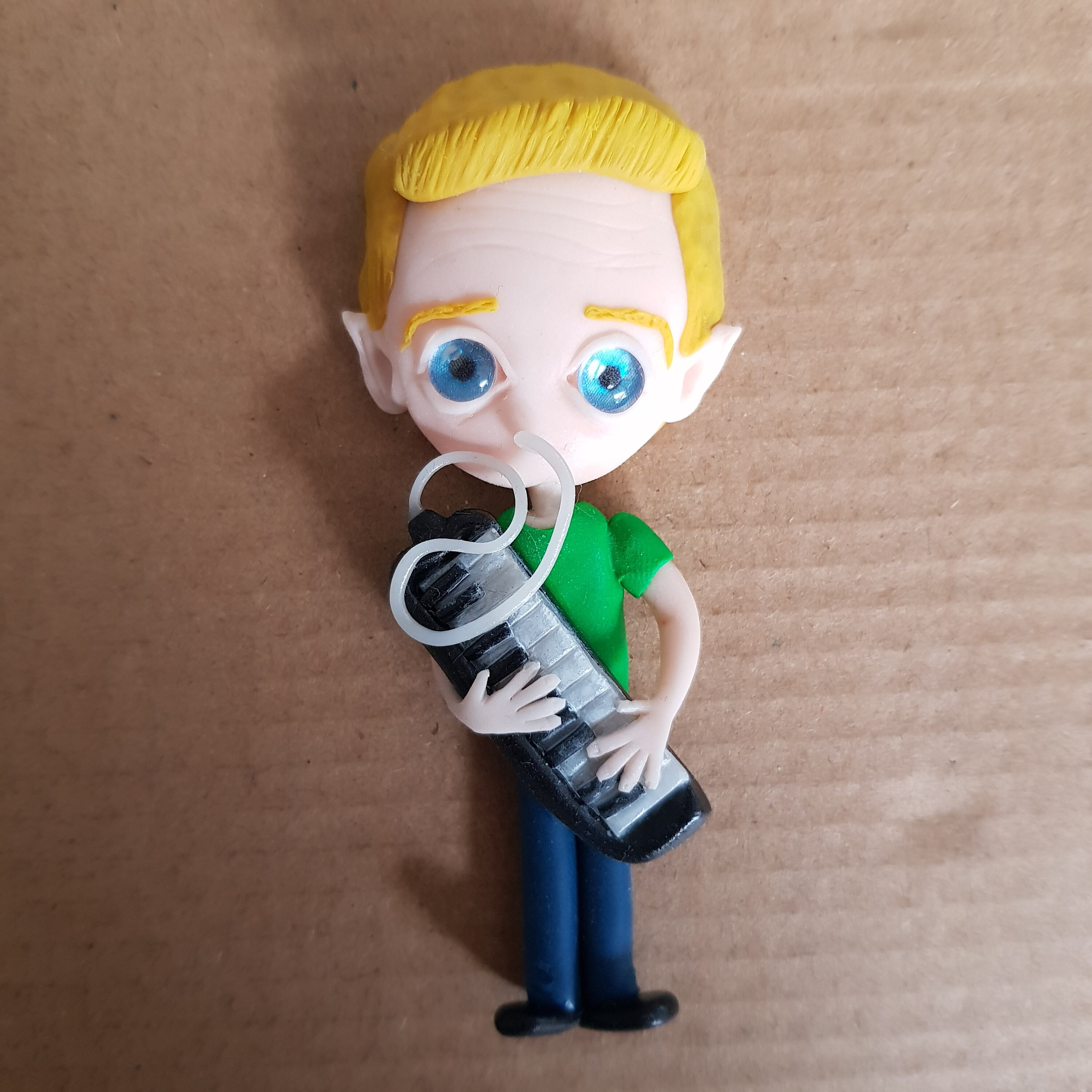 Figurine Le Blond Jouant Du Mélodica