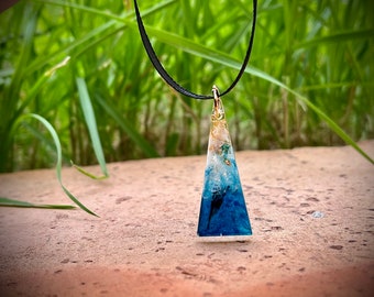 Unique pendant in resin, pigments and gold leaf