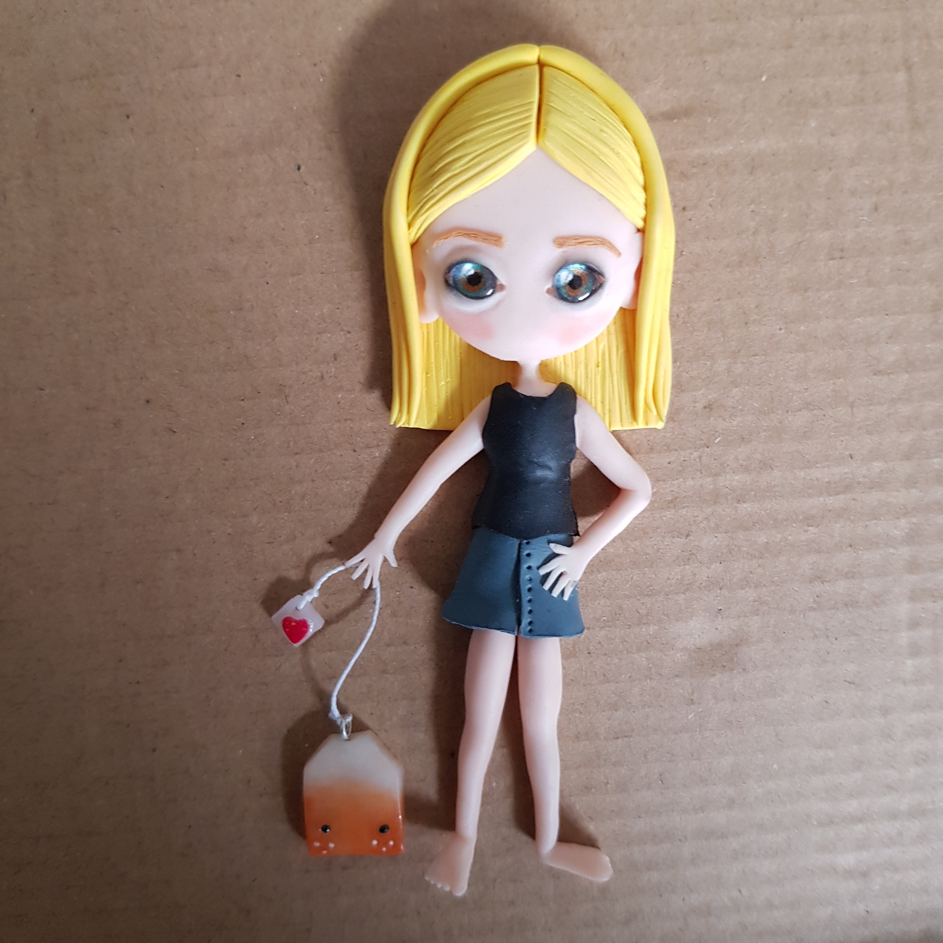 Figurine La Jeune Fille Au Sachet de Thé