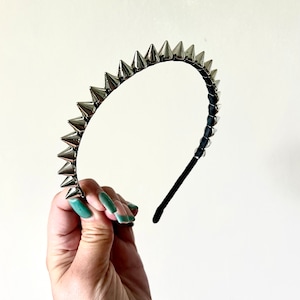 Dünnes Stirnband mit Nieten