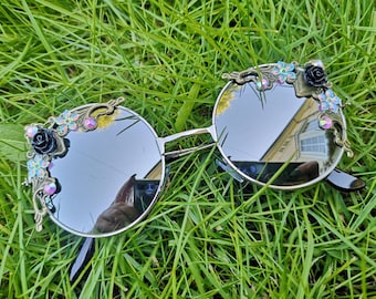 Women&#39;s Silver a mirrored Embellished Round Decorative Sunglasses Rave Festival