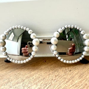Pearl Round Sunglasses with Mirrored Lenses