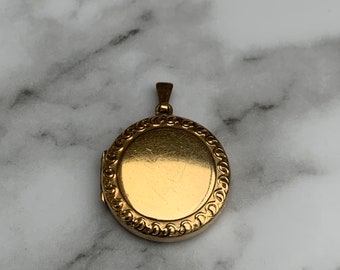 Vintage Rolled Gold Round Circle Locket Engraved Jewelry Ladies Gift Jewellery Vintage Locket Gold Anniversary Gift Photo Locket Hair Locket