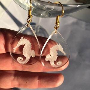 Seahorse Clear acrylic earrings, sea creatures earrings, laser-cut seahorse earrings, Seahorse Engraved dangle Earrings,