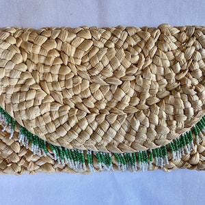 ENVÍO GRATIS Cartera de mano de paja con flecos y borlas de cuentas, bolso de mano de paja bohemio, estilo palm beach - blanco, verde