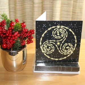 Wenskaarten - Vakantiekaarten - Constellation Triskelion Design voor Yule, Winter Solstice of Kerstmis