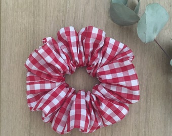 Chouchou in red and white gingham fabric