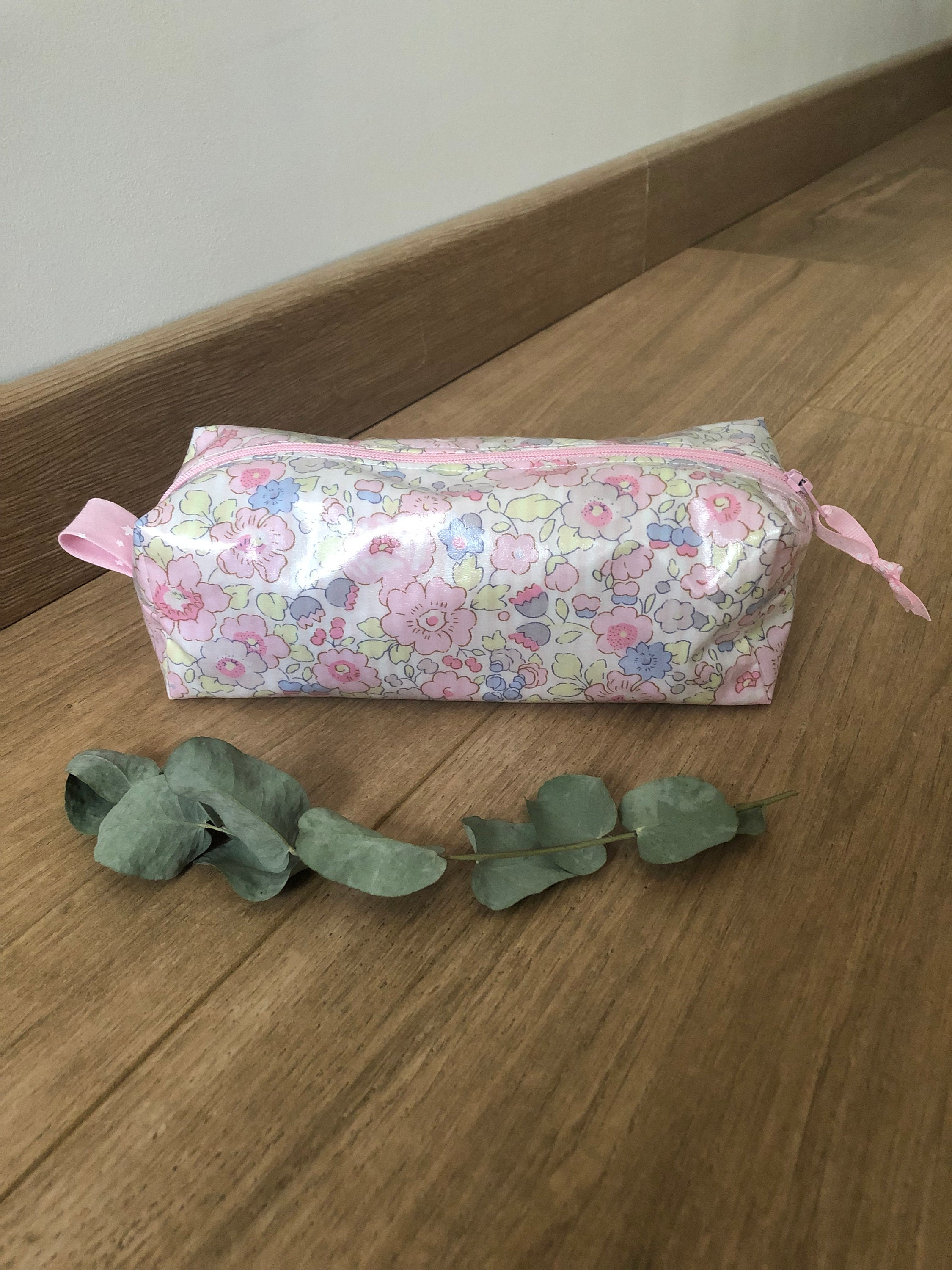 Trousse en Liberty Enduit Betsy Dragée