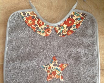 Grey sponge tie bib and Liberty Betsy terracotta with com claudine