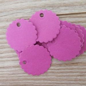 Lote 50 etiquetas pequeñas hechas de papel rosa fuschia grueso