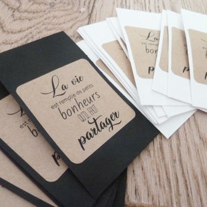 lot de 10 petits sachets de  10 cm coloris noir ou blanc avec étiquette kraft et citation sur la vie et le bonheur
