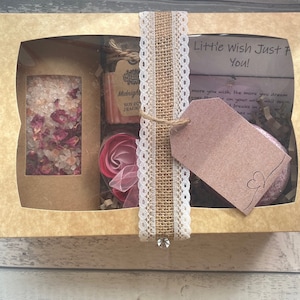 Cesta de regalo para mujer, set de regalo de cumpleaños con bombas de baño, regalo para ella, cumpleaños de autocuidado, set de regalo de spa, sales de baño, caja de regalo para mimarse, kit de relajación imagen 4