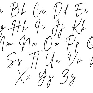 Pode incluir: Um alfabeto escrito &agrave; m&atilde;o em tinta preta sobre um fundo branco. As letras s&atilde;o escritas em cursiva.
