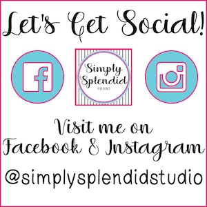 Pode incluir: Let's Get Social! Visite-me no Facebook e Instagram @simplysplendidstudio. Um &iacute;cone do Facebook azul, um logotipo listrado preto e branco que diz "Simply Splendid Studio", e um &iacute;cone do Instagram azul.