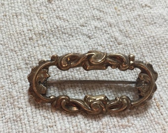 Engraved Victorian Gold Brooch
