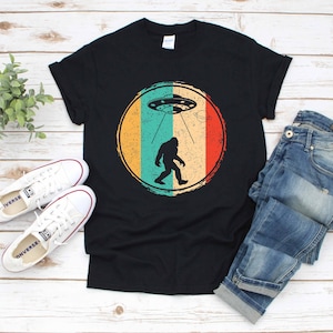 Bigfoot Alien UFO Sasquatch | T-Shirt | Tank Top | Hoodie |  Hoodie | Long Sleeve |  Apparel Gift