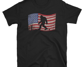 Lustige Bigfoot amerikanische Flagge T Shirt USA patriotischen Sasquatch Geschenk Tee vierten Juli 4.