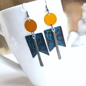 Geo upcycled oranje, bruine en turquoise koffiecapsule hanger oorbellen, statement oorbellen gemaakt van gerecyclede Nespresso sieraden 031