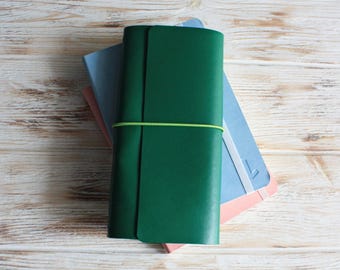さとんグリーンノートオーガニータデイープブラウン3袋手袋無し Green Leather Trifold Travelers Notebook Cover / Leather TN
