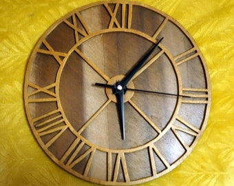 Round CLOCK in wood cut by fretwork. Artisanal work