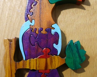 TOUCAN PUZZLE in wood cut by fretwork. Artisanal work