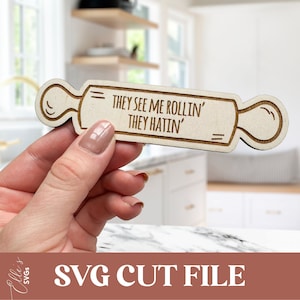Aimant de cuisine mignon, fichier coupé SVG, Ils me voient Rollin, Ils Hatin, Aimant en bois, Fichier laser, Glowforge, Cadeau d’amateur de café, Aimant mignon