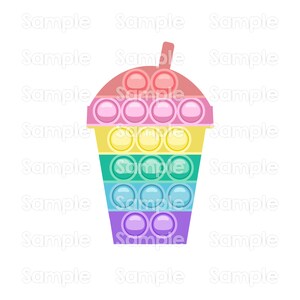 Puede incluir: Un colorido juguete pop-it con forma de vaso de bebida, con tem&aacute;tica de arco&iacute;ris. El vaso presenta una serie de c&iacute;rculos con forma de burbujas en varios colores, como rosa, amarillo, verde, azul y morado. Una peque&ntilde;a pajita roja sobresale de la parte superior.