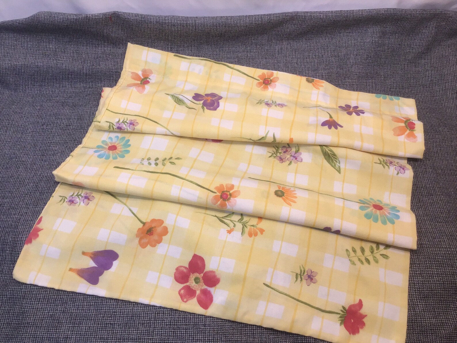 VINTAGE PILLOWCASES Vintage Flowered Pillowcasesvintage Etsy