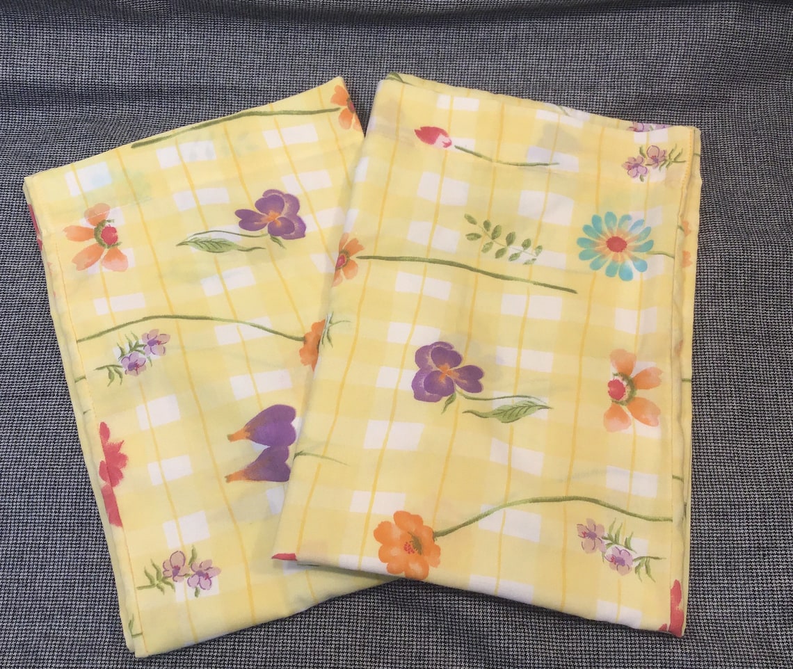 VINTAGE PILLOWCASES Vintage Flowered Pillowcasesvintage Etsy