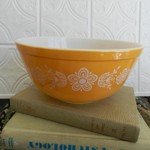 403 2 1/2 Qt. BUTTERFLY GOLD MIXING Bowl