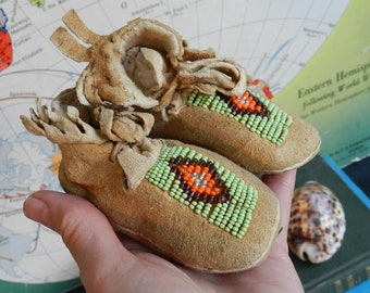 HAND BEADED Native American Baby Moccasins/Pair/Suede