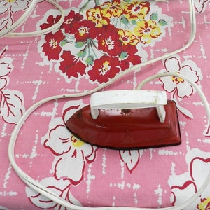 VINTAGE MINIATUR BÜGELEISEN/Nassau